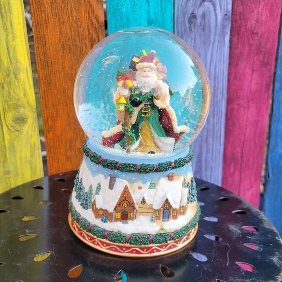 Music Santa Snow Globe - Picture 1 of 12